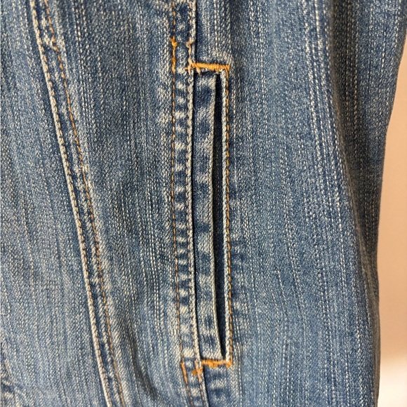 Tommy Hilfiger Distressed 90's Denim Vest Women's Size Medium 2 pocket Button - Picture 6 of 9